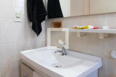 Banheiro de apartamento à venda com 1 quarto, 55m² em Medianeira, Porto Alegre