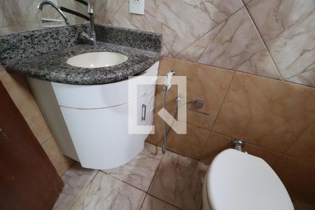Banheiro do Quarto 1 de casa para alugar com 2 quartos, 70m² em Jardim Europa, Uberlândia