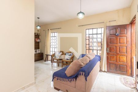 Casa à venda com 3 quartos, 400m² em Parque Pan Americano, São Paulo
