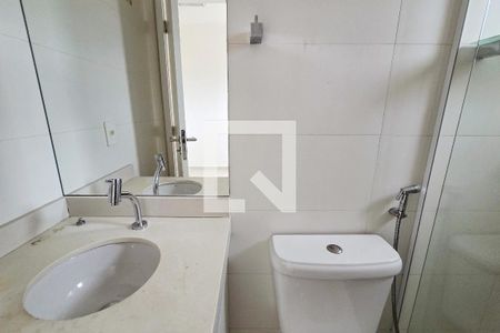 Banheiro da Suíte 1 de apartamento para alugar com 2 quartos, 86m² em Guilhermina, Praia Grande