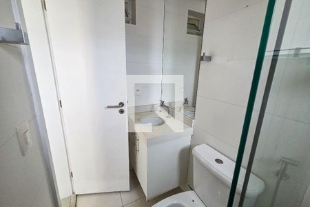 Banheiro da Suíte 1 de apartamento para alugar com 2 quartos, 86m² em Guilhermina, Praia Grande
