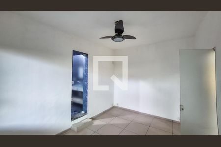Quarto 1 de casa para alugar com 2 quartos, 400m² em Colégio, Rio de Janeiro