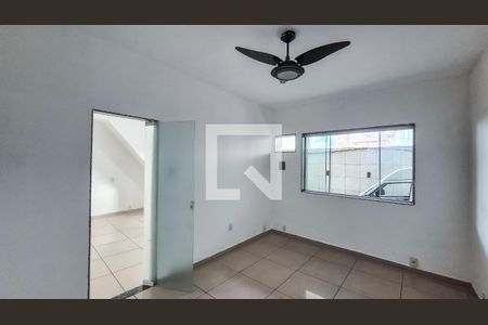 Quarto 1 de casa para alugar com 2 quartos, 400m² em Colégio, Rio de Janeiro