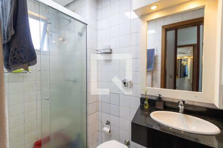 Banheiro de apartamento à venda com 3 quartos, 100m² em Azenha, Porto Alegre
