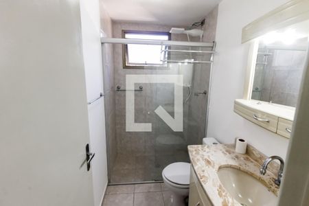 Banheiro de apartamento para alugar com 2 quartos, 70m² em Chácara Agrindus, Taboão da Serra