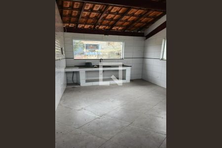 Casa à venda com 3 quartos, 250m² em Vila Ramos, São Paulo