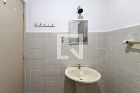 Banheiro  de kitnet/studio para alugar com 0 quarto, 40m² em Canto do Forte, Praia Grande