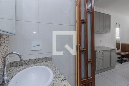banheiro social_4 de apartamento para alugar com 1 quarto, 25m² em Bosque da Saúde, São Paulo