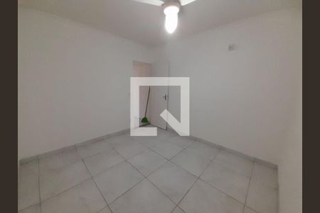Sala de casa de condomínio à venda com 2 quartos, 70m² em Vila Maria Eugênia, Campinas
