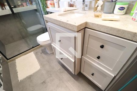 Banheiro do Quarto 1 de apartamento para alugar com 3 quartos, 96m² em Osvaldo Rezende, Uberlândia