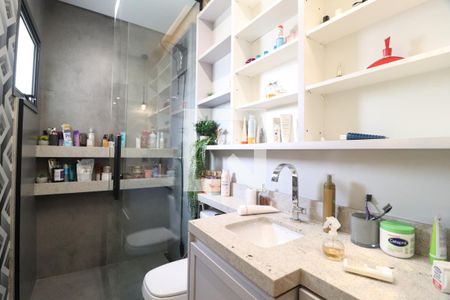 Banheiro do Quarto 1 de apartamento para alugar com 3 quartos, 96m² em Osvaldo Rezende, Uberlândia