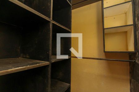Closet do quarto 1 de casa para alugar com 2 quartos, 75m² em Iguatemi, São Paulo