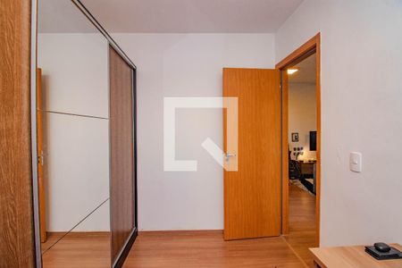 Quarto 1 de apartamento para alugar com 2 quartos, 49m² em Humaitá, Porto Alegre