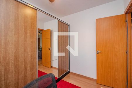 Quarto 1 de apartamento para alugar com 2 quartos, 49m² em Humaitá, Porto Alegre