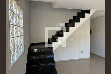Escada de casa para alugar com 3 quartos, 130m² em Loteamento Residencial Vista Linda, São José dos Campos