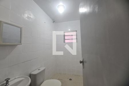 Banheiro de casa para alugar com 1 quarto, 80m² em Jardim Três Marias, São Paulo