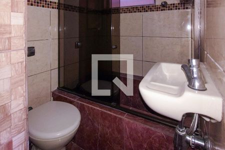 Banheiro da Suíte de casa para alugar com 2 quartos, 120m² em Guilhermina, Praia Grande