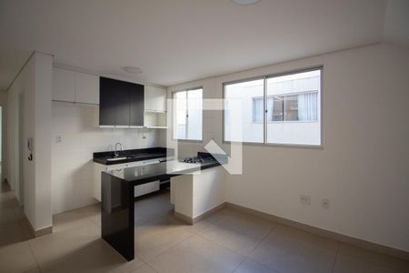 Sala 1 de apartamento para alugar com 2 quartos, 80m² em Cabral, Contagem