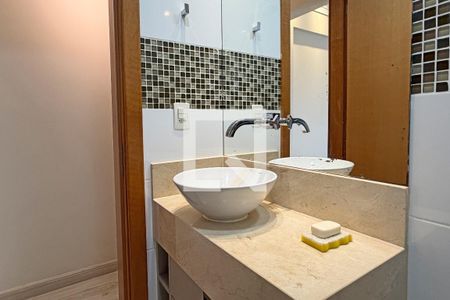 Banheiro de apartamento para alugar com 1 quarto, 53m² em Vila Belmiro, Santos