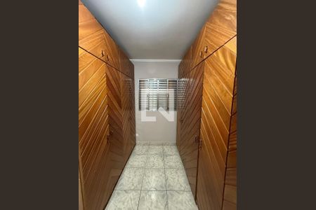 Foto 02 de casa para alugar com 3 quartos, 181m² em Vila Serralheiro, São Paulo