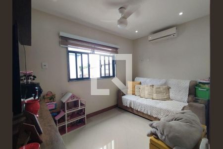 Casa à venda com 4 quartos, 220m² em Galeão, Rio de Janeiro