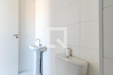Banheiro da Suíte de apartamento para alugar com 1 quarto, 28m² em Jardim Itacolomi, São Paulo