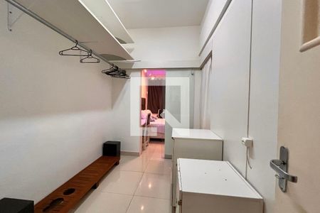 Closet da suíte de apartamento para alugar com 2 quartos, 79m² em Ipanema, Rio de Janeiro