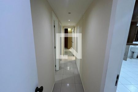 Corredor de apartamento para alugar com 3 quartos, 110m² em Jardim Vinte E Cinco de Agosto, Duque de Caxias