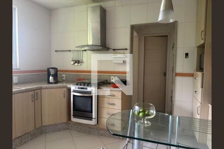 Casa de Condomínio à venda com 3 quartos, 276m² em Sapê, Niterói