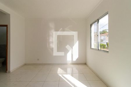 Sala de casa de condomínio para alugar com 2 quartos, 60m² em Chácara Canta Galo, Cotia