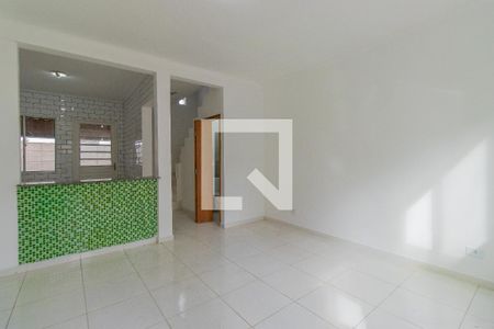 Sala de casa de condomínio para alugar com 2 quartos, 60m² em Chácara Canta Galo, Cotia