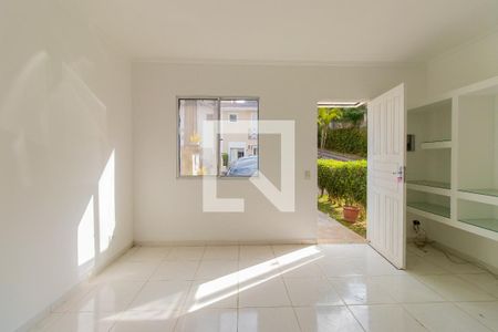 Sala de casa de condomínio para alugar com 2 quartos, 60m² em Chácara Canta Galo, Cotia