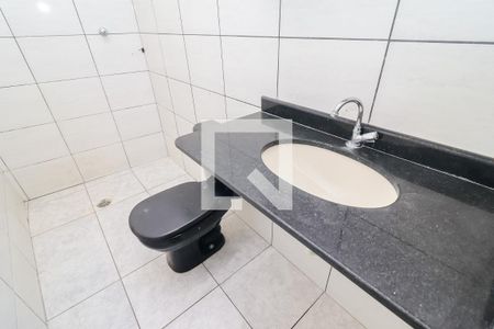Banheiro 1 de casa para alugar com 2 quartos, 45m² em Vila Chuca, São Paulo