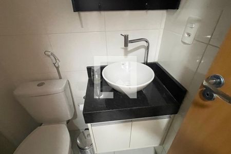 Banheiro de apartamento para alugar com 2 quartos, 84m² em Parque Sarapuí, Duque de Caxias