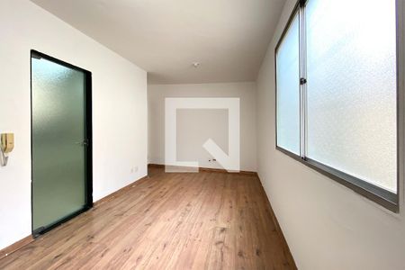 Sala de apartamento para alugar com 2 quartos, 50m² em Carlos Prates, Belo Horizonte