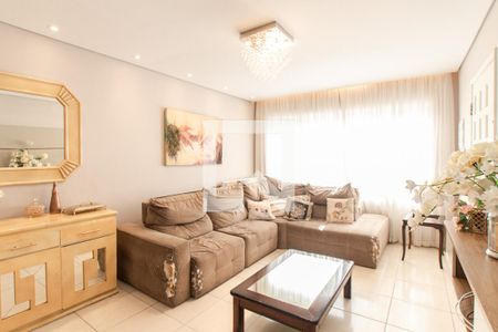 Casa para alugar com 3 quartos, 270m² em Vila Paiva, São Paulo