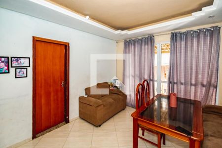 Sala de casa à venda com 4 quartos, 204m² em Jardim Guanabara, Belo Horizonte