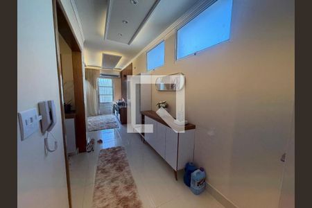 Corredor de casa para alugar com 2 quartos, 125m² em Vila Antonieta, São Paulo