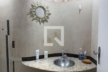 Banheiro da Suíte 1 de apartamento para alugar com 3 quartos, 136m² em Boqueirão, Santos