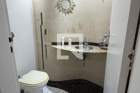 Banheiro da Suíte 1 de apartamento para alugar com 3 quartos, 136m² em Boqueirão, Santos