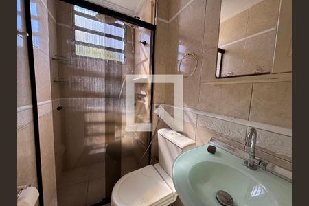 Banheiro de apartamento à venda com 2 quartos, 58m² em Piratininga, Osasco