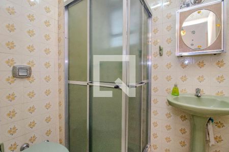 Banheiro de apartamento para alugar com 1 quarto, 40m² em Santa Cecília, Porto Alegre