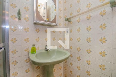 Banheiro de apartamento para alugar com 1 quarto, 40m² em Santa Cecília, Porto Alegre