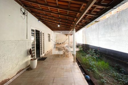 Varanda de casa à venda com 3 quartos, 218m² em Goiânia, Belo Horizonte