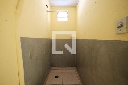 Banheiro social de casa para alugar com 1 quarto, 32m² em Parque Boturussu, São Paulo