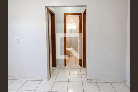 Corredor de casa de condomínio para alugar com 2 quartos, 170m² em Vila Santos Dumont, Aparecida de Goiânia
