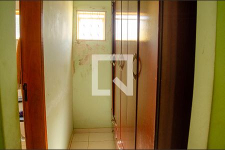 Closet da Suíte 1 de casa à venda com 5 quartos, 220m² em Feliz, Goiânia