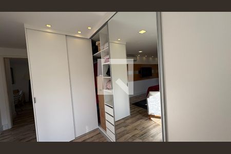 Closet da suíte 1 de casa de condomínio para alugar com 5 quartos, 246m² em Castelânea, Petrópolis