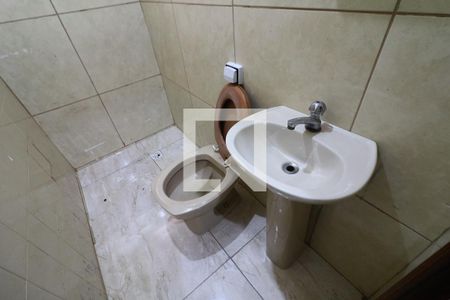 Banheiro de casa para alugar com 2 quartos, 90m² em Santo Antônio, Osasco