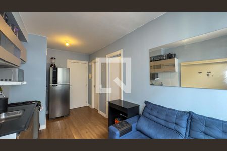 Sala e Cozinha de apartamento para alugar com 1 quarto, 25m² em Santo Amaro, São Paulo